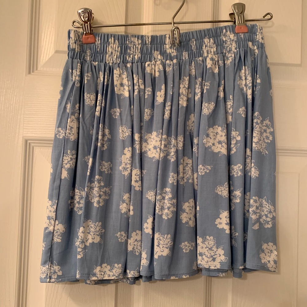 Cute flowered skirt. NWOT